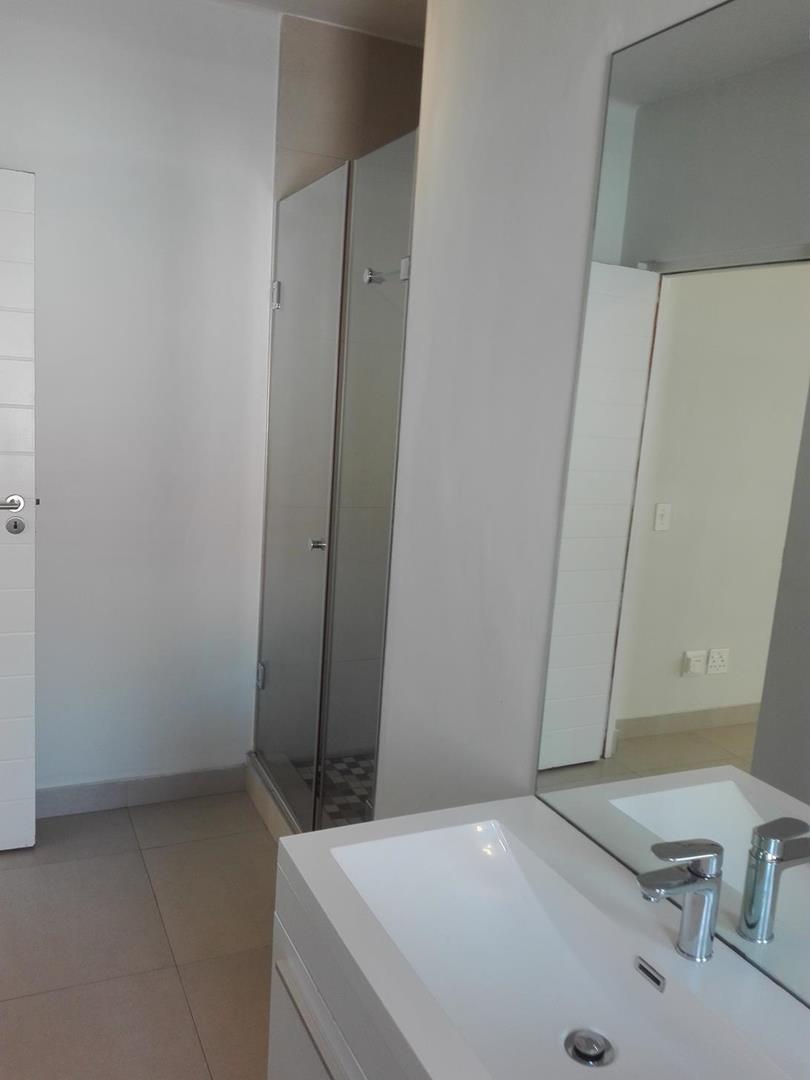 To Let 3 Bedroom Property for Rent in Sea Point Western Cape